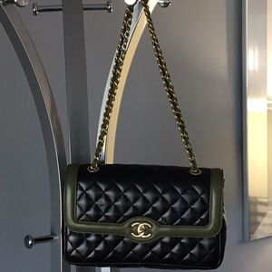 ✨ HP ✨ Authentic never worn Chanel handbag.